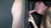 Hétero leva boquete num glory hole