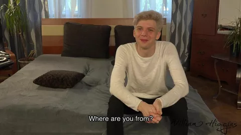 Twink biondo con un culo invitante — Istvan Bernas