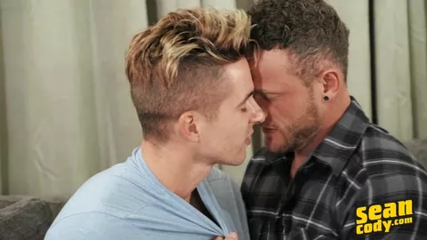 Sean e Nikolai (con bacio di sperma)