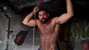 Allein mit Ricky Larkin in einer verlassenen Fabrik