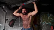Allein mit Ricky Larkin in einer verlassenen Fabrik