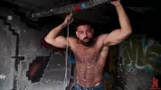 Allein mit Ricky Larkin in einer verlassenen Fabrik