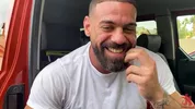 Allein mit Ricky Larkin in einer verlassenen Fabrik