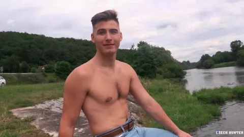 Czech Hunger : Alex, jeune sportif hétéro baisé contre du pognon