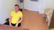 Polvo durante una entrevista de trabajo con el jefe