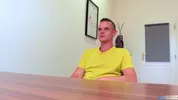 Polvo durante una entrevista de trabajo con el jefe