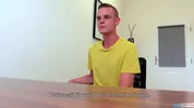 Polvo durante una entrevista de trabajo con el jefe