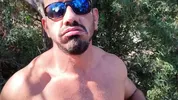 Cumdump viene riempito in spiaggia