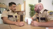 Bulle von Kollegen erpresst — Leo Silva & Killian Knox
