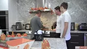 Heißes Thanksgiving mit Stiefvater für diese zwei Brüder (Erwachsene) — Jax Thirio, Dakota Lovell & Gabriel
