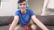 Streamer giovane adulto scopato da un fan – Caleb Morphy & Jesse Zeppelin