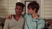 Jeune débutant dépucelé par un beau gosse black – Damien Ellis & Caleb Gray