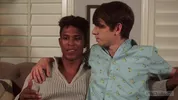 Jeune débutant dépucelé par un beau gosse black – Damien Ellis & Caleb Gray