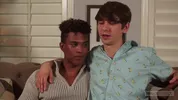 Jeune débutant dépucelé par un beau gosse black – Damien Ellis & Caleb Gray