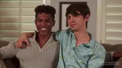 Jeune débutant dépucelé par un beau gosse black – Damien Ellis & Caleb Gray