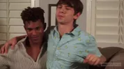 Jeune débutant dépucelé par un beau gosse black – Damien Ellis & Caleb Gray