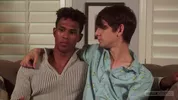 Jeune débutant dépucelé par un beau gosse black – Damien Ellis & Caleb Gray
