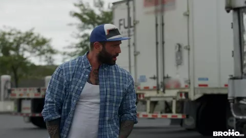 El paradero de camioneros calientes – Ryan Bones & Markus Kage