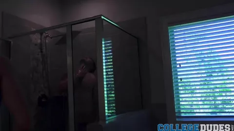 Michael fickt Casey unter der Dusche