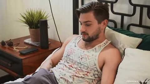 Johnny Rapid organiza um gangbang – Johnny Rapid, Michael Boston, Jax Thirio, Kyle Connors & Jesse Bolton
