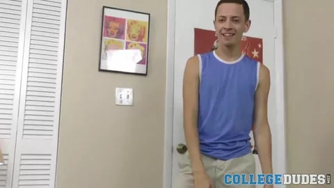 Gli fa un pompino all'amico 2