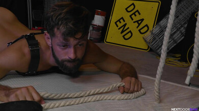 Attaché et baisé (BDSM) – Johnny B & Andre Grey