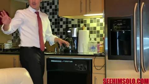 Um bom drink e uma punheta no trabalho – Jay Romero