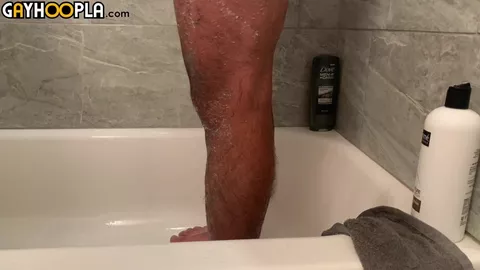 Groß bestückter Athlet Cayden Stuart zeigt seine Skills nackt