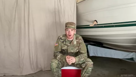 Hetero-Soldat zeigt sich — Dacotah Red