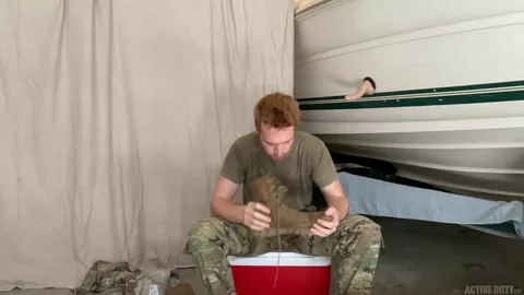 Soldado hetero se exhibe — Dacotah Red