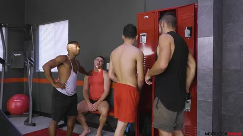 Flip Fuck interracial à la salle de musculation – Michael Boston & Adrian Hart