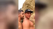Arad Winwin y Diego Grant: sexo en la playa