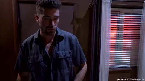 Chris Damned se branle à l'hotel