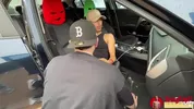 Blowjob im Auto unter Thugs