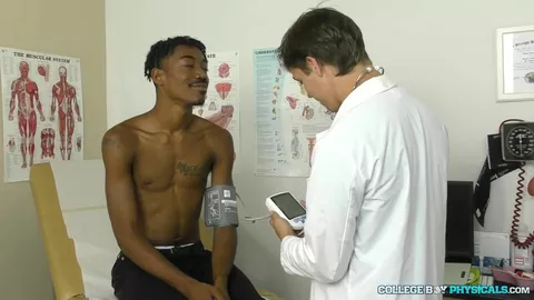 Bis zu den Eiern – Pfleger Jacob Wolf & Tyrese Reed