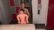 Fabian Esteban use une poupée gonflable pour se vider les couilles