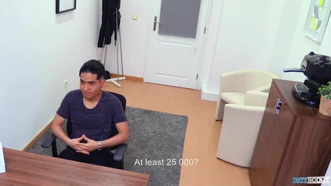 Polvo a pelo en el escritorio del jefe