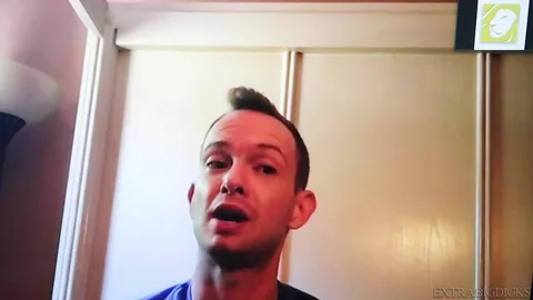 Trevor Ridge zeigt sich im Wald