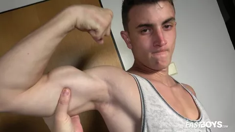 Gaston Bayer – Muscle Worship