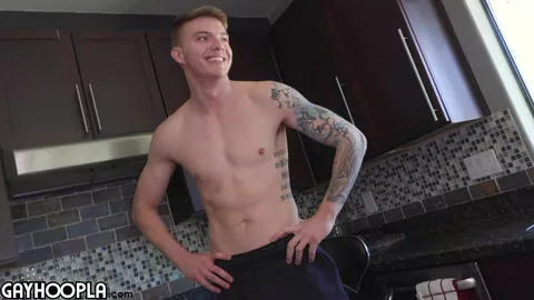 2-Meter-Junge zeigt seinen langen Schwanz – Luka Long