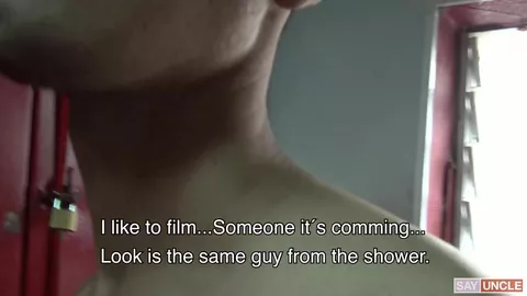 Un plan cul dans les vestiaires avec Jason
