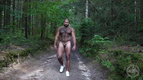 Bear nu dans les bois – Andrei