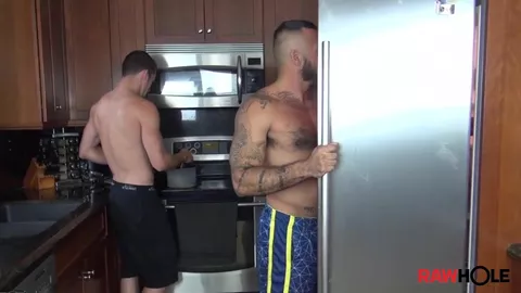 Jimmie Slater punta il culo di Alessio Romero