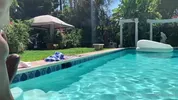 Tarde quente na piscina: sexo sem parar!