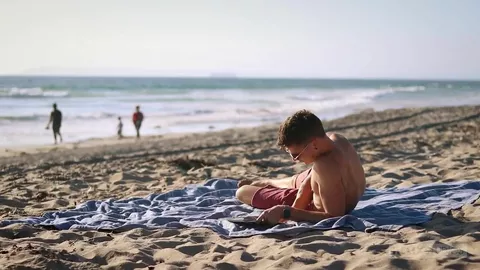 Os garotos da praia — Travis Stevens, Keagan Case