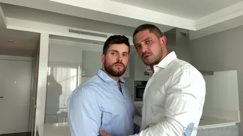 Hommes versatiles — Dato Foland & Frandullon86