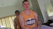 Joven culturista Brock Perry se masturba