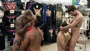 Gangbang en la tienda — Andy Star, Drew Dixon, Dylan James & Max Arion