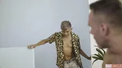 Beau-papa me remplit l’anus avec son énorme membre — Alex Montenegro & Manuel Skye
