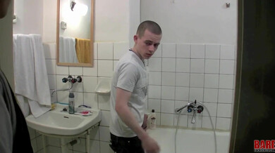 Ich erwische meinen Mitbewohner beim Wichsen und ficke ihn — Damion Harrison & John Horny